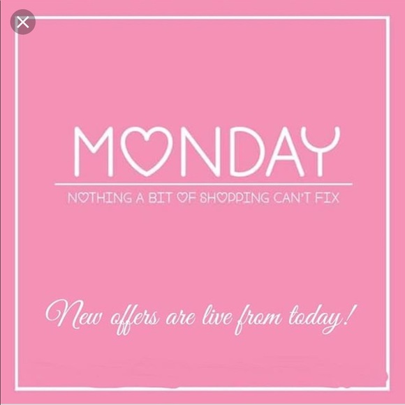 Happy Monday Everyone! ♥️ - Picture 1 of 1